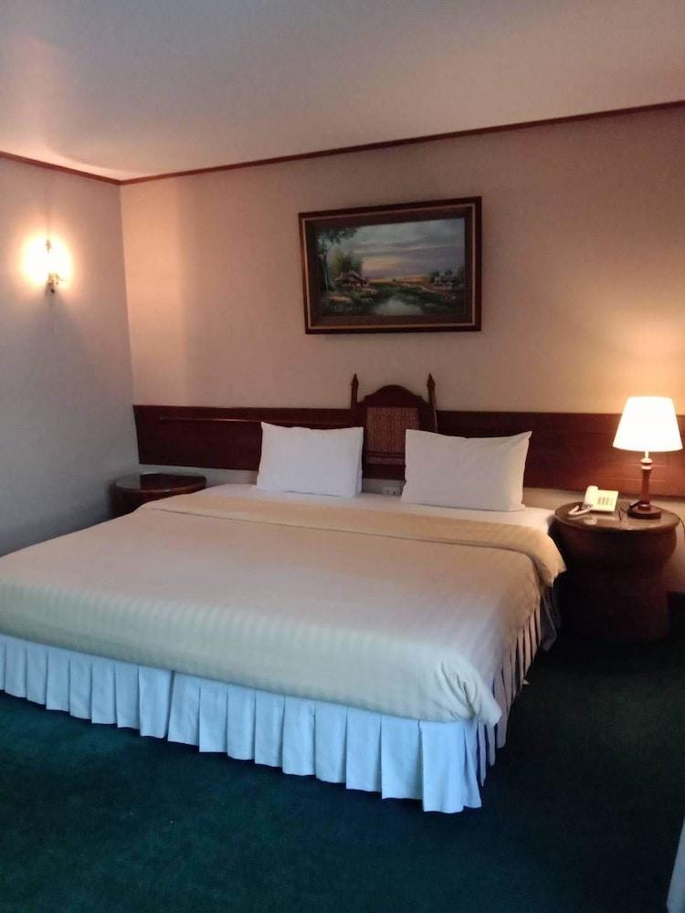 BaanBusarin Hotel Hua Hin Bagian luar foto