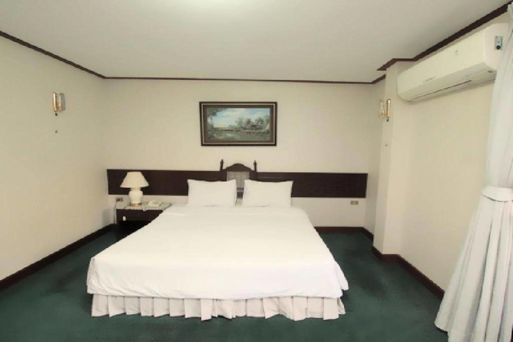 BaanBusarin Hotel Hua Hin Bagian luar foto