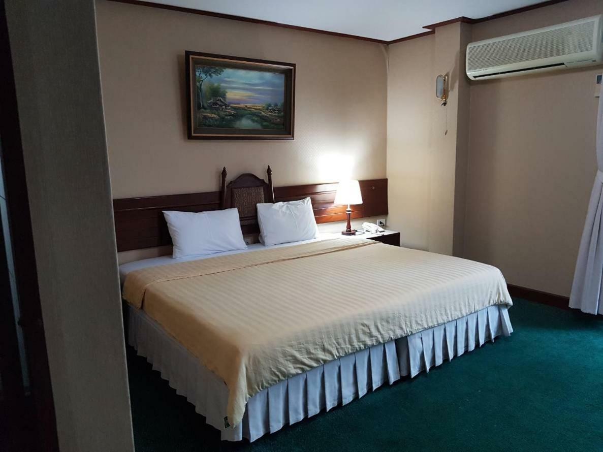 BaanBusarin Hotel Hua Hin Bagian luar foto